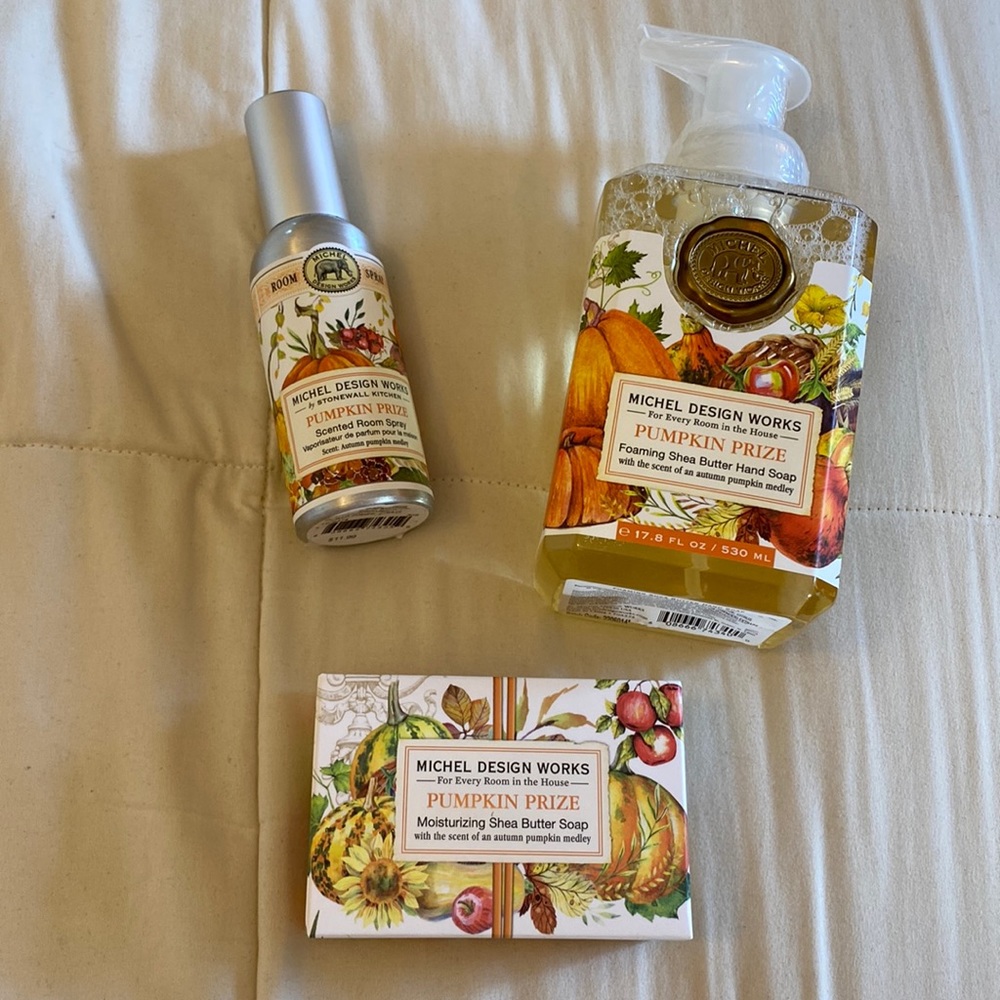 TWO piece bundle NWT Michel Design Works Pumpkin Prize SoapS